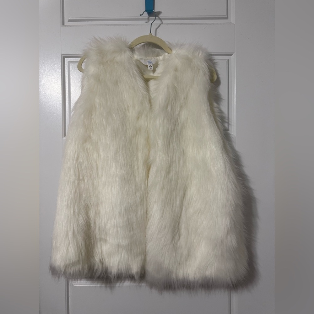 Time and Tru White Faux Fur Vest